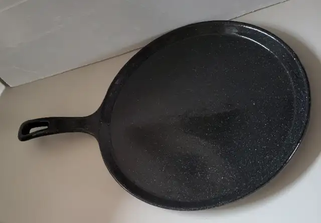 Nuwave Cast Iron 10.6” Griddle Pan Porcelain Enamel Coating in Kitchen & Dining Wares in Oshawa / Durham Region - Image 8