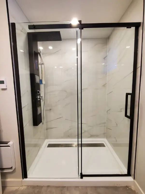 Installation portes de douche / Shower door installation in Windows, Doors & Trim in City of Montréal - Image 9