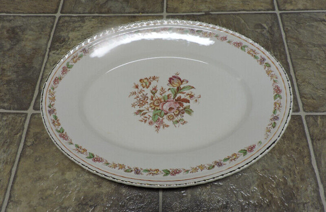 Large Vintage Turkey Platter in Kitchen & Dining Wares in St. Catharines