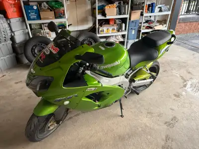 2001 Kawasaki ZX9R – 32,000 km This bike has been meticulously maintained and cared for. It’s never...
