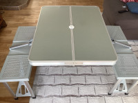 Table pliante IBEQUEM en aluminium avec 4 sièges, portable