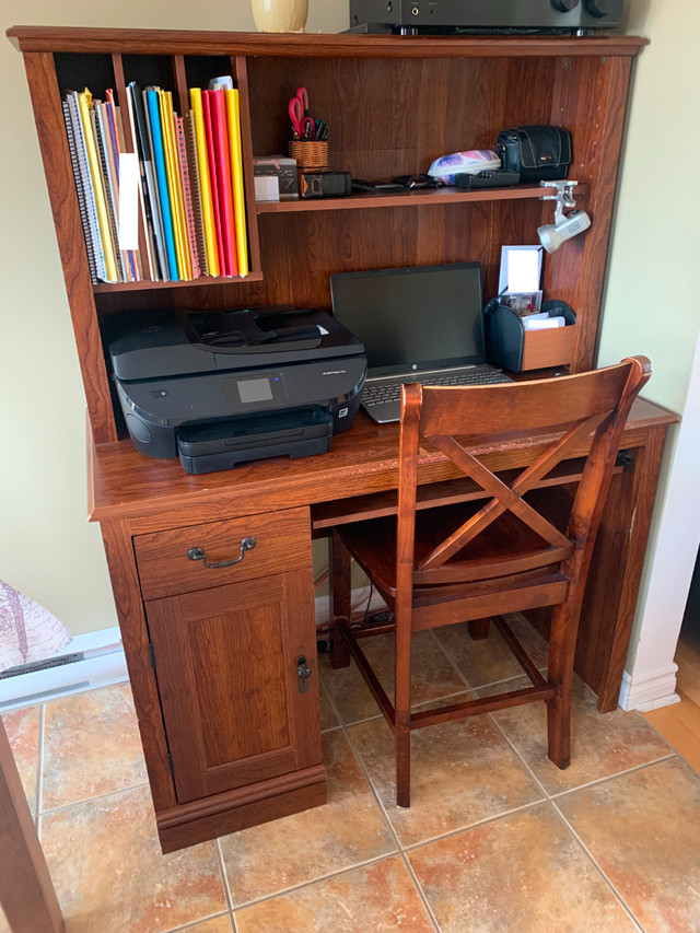 Bureau de travail et chaise pour 30$ dans Bureaux  à Ville de Québec