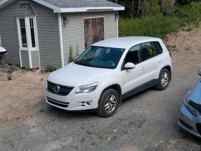 2011 Volkswagen Tiguan -169000 kms -New brakes and rotors all around -MVI good til May 2027 -New all...