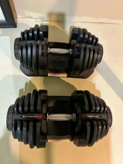 The weights on these dumbbells can be adjusted between 10 and 90 pounds (in 5 pounds increments). In...