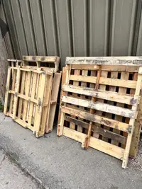FREE WOODEN PALLETS