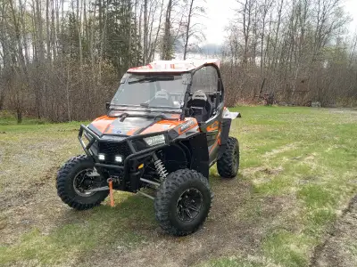 Polaris RZR 900 s , Pistons , cylindres, valves ,guides de valves neuf.Clutch primaire et secondaire...