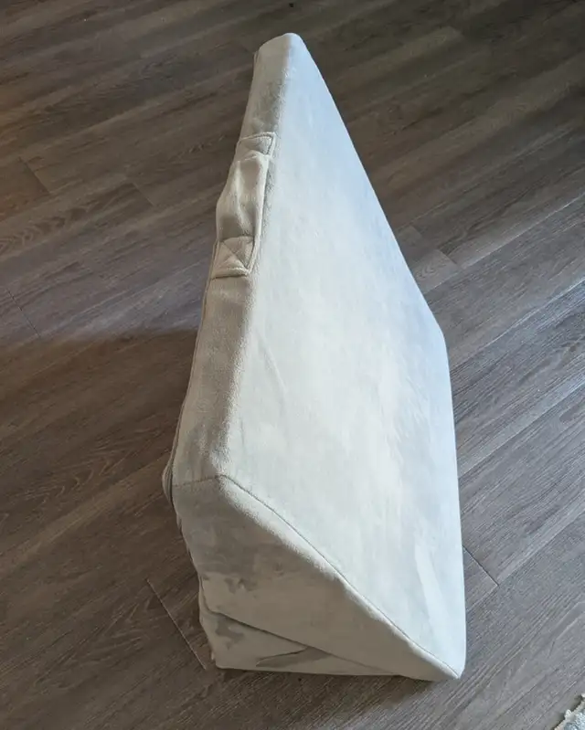 Oreiller cale de lit – Réglable en mousse à mémoire de forme in Beds & Mattresses in City of Montréal - Image 4