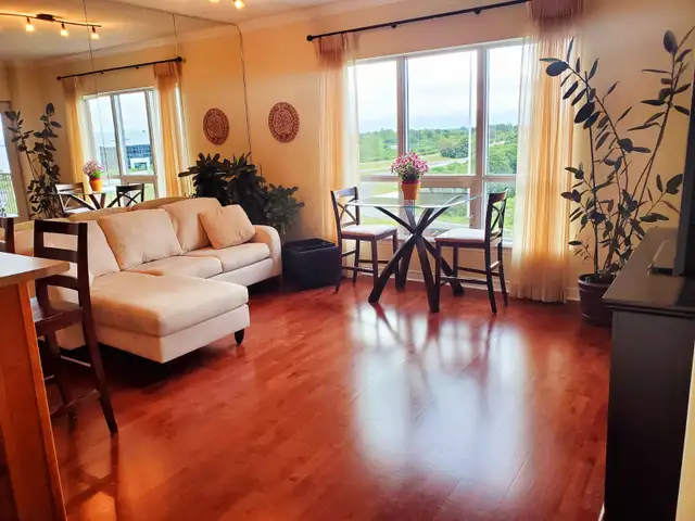 Beautiful 1 Bedroom Condo with Parking Available Immediately!