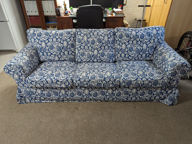 Ikea 3 seater fabric sofa in Couches & Futons in Markham / York Region