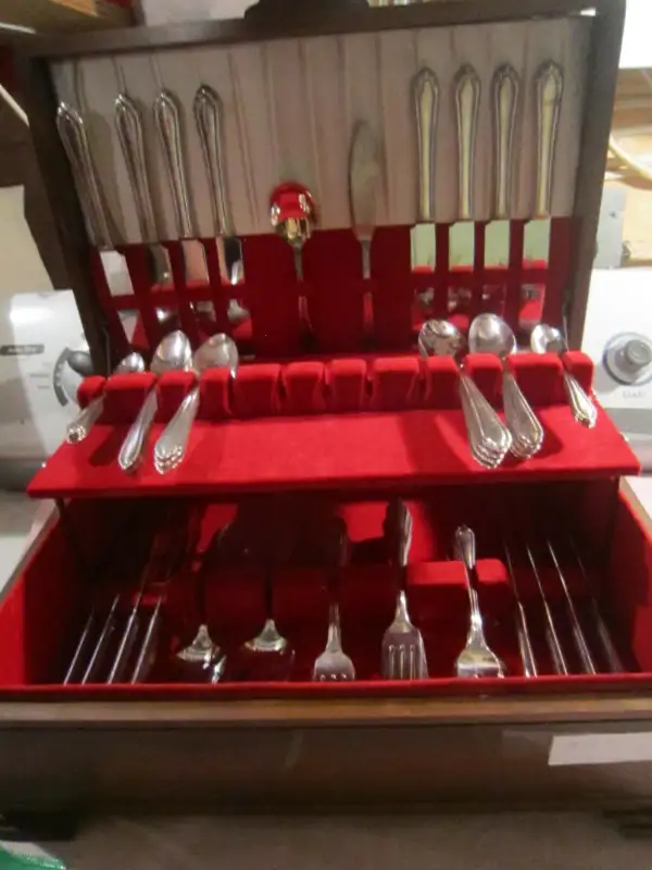 SECTIONAL in Arts & Collectibles in Winnipeg - Image 3