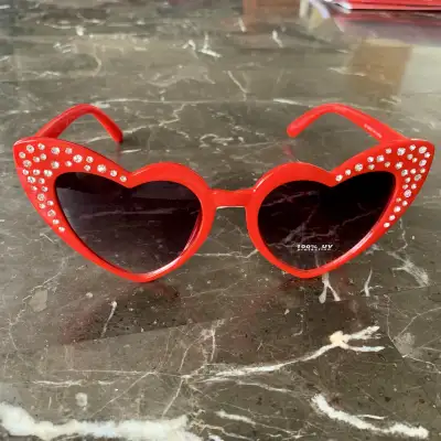 Brand 100% new THE WOMEN CAT EYE HEARTSHAPED SUNGLASSES, View more