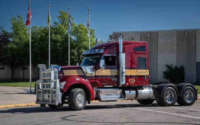 Kenworth W990 in Heavy Trucks in Regina - Image 4