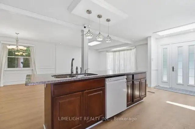 Renovated 4 bedroom back-split for rent in Stoneybrook