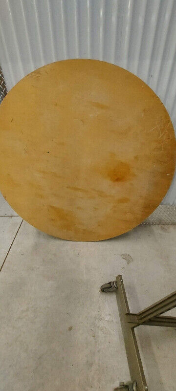 Circular Folding used table, chairs, resin stackable chairs dans Mobilier de salle à manger et cuisine  à Edmundston - Image 4