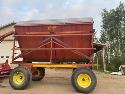 10 ton Ty crop high dump wagon. Good working condition. Bought self propelled cutter so don’t need i...