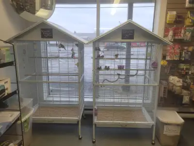 2 jolie voilière a vendre 299+ taxe chacun. incluant les jouet et les oiseaux . perruche et pinson .