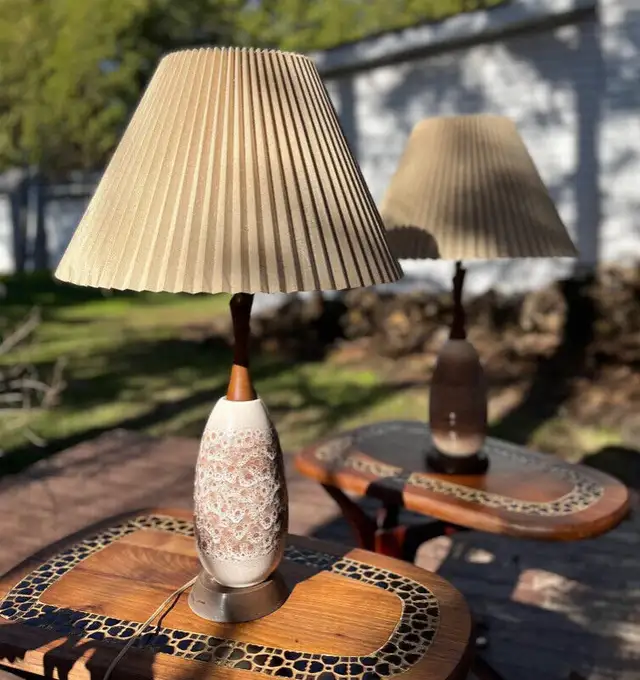 Deux lampes mid century vintage table lamps in Indoor Lighting & Fans in City of Montréal - Image 5
