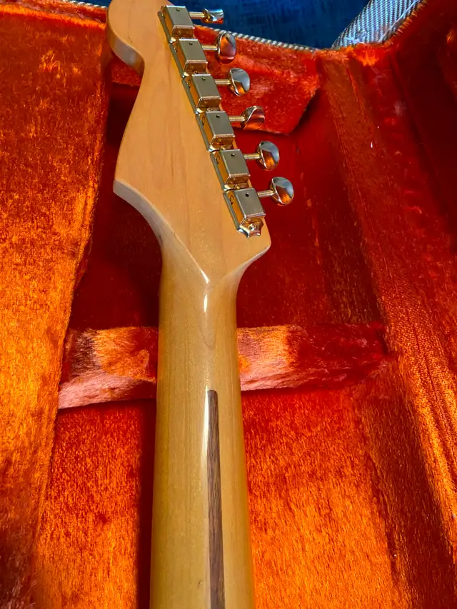 Fender Stratocaster Highly Collectable Reissue 1957 in Guitars in Ottawa - Image 9