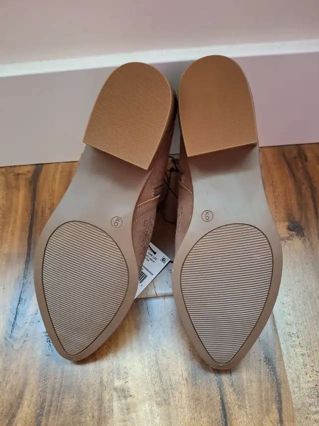 Ladies New Size 9 Shoes in Women's - Shoes in Peterborough - Image 4