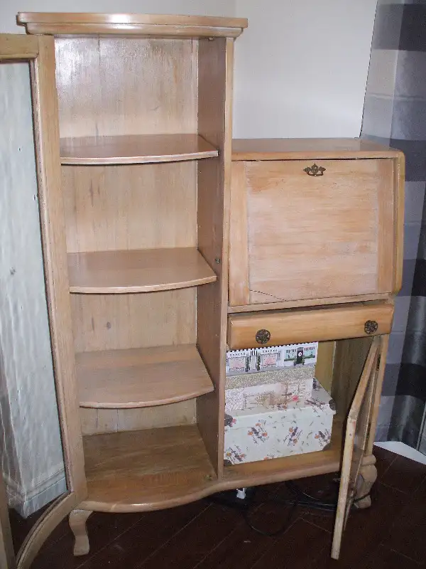 CLASSICAL DESK/ BOOKCASE/KNICKKNACKS SHELF..10 picsNew Price in Hutches & Display Cabinets in Windsor Region - Image 4
