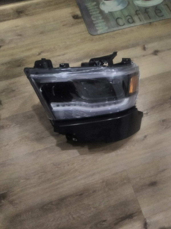 Dodge Ram headlamp in Auto Body Parts in Winnipeg - Image 4