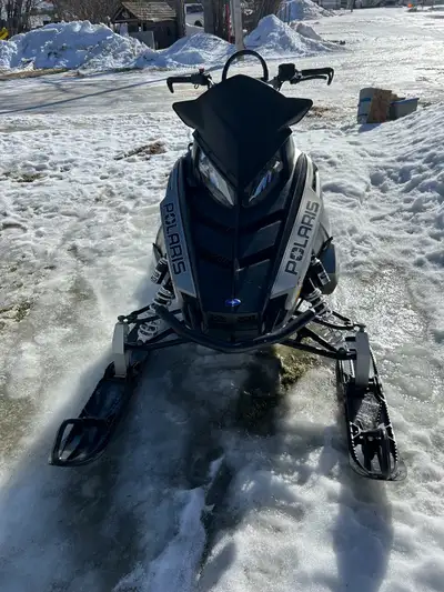 Polaris rmk 800 Electric start Track is newer really good condition. Stored inside pretty much its e...