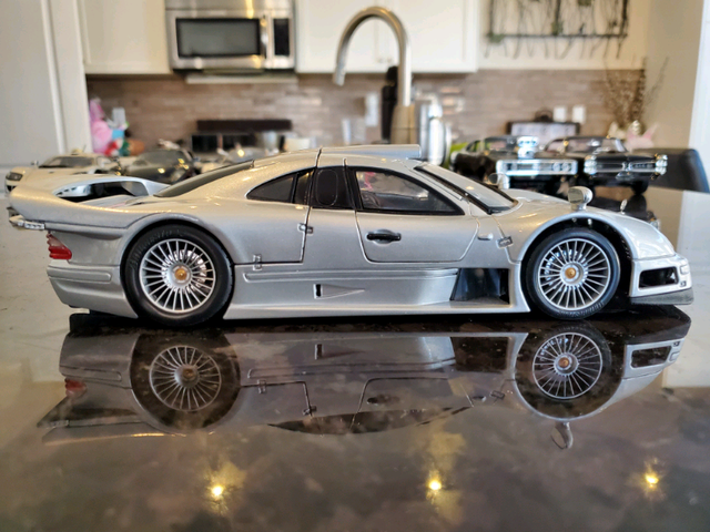 1:18 Diecast Maisto Mercedes-Benz AMG CLK-GTR Street Ver in Arts & Collectibles in Markham / York Region - Image 3