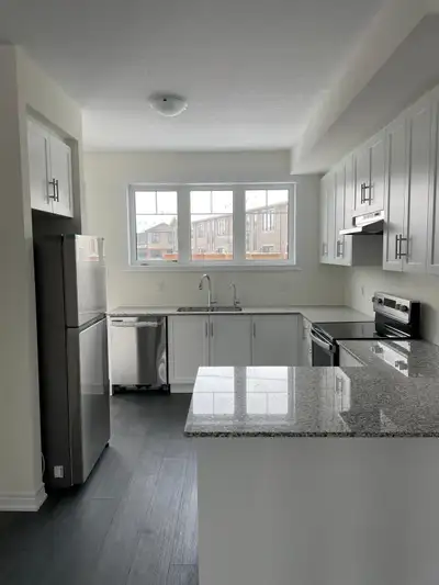 3 Bedrooms & 2.5 washrooms with Basement townhouse available for rent in Cambridge near Hwy-401. Eas...