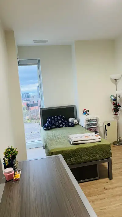 ✨ Prime Waterloo Location – Furnished Room Available Nov 1st! ✨ Looking for a female flatmate or cou...
