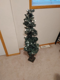 4’ Skinny Christmas Tree with Lights