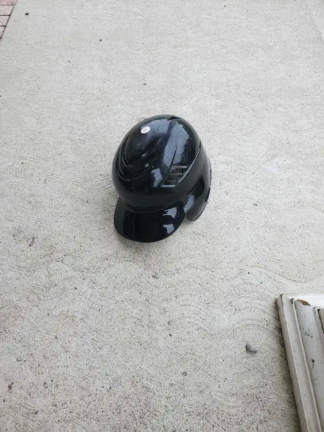 Rawlings Batting Helmet 1 Ear piece Professional helmet. in Baseball & Softball in Norfolk County - Image 3