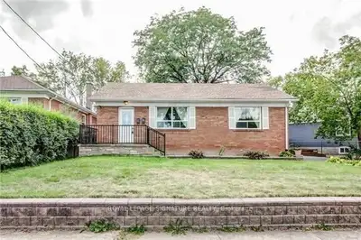 Great opportunity to Lease a solid brick bungalow with separate entrance in the desirable Mountainsi...