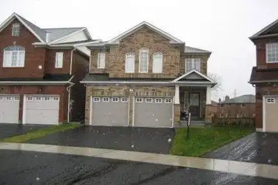 8 Private Room Detached House in  Mississauga *Mavis& Eglinton)