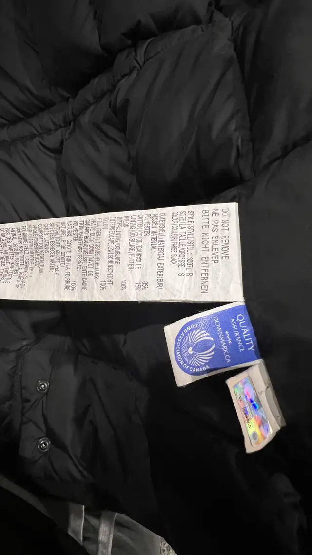 Canada goose duck down jacket - woman size S in Women's - Tops & Outerwear in Calgary - Image 9