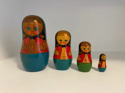 matryoshka nesting dolls hand painted wooden set of 4, 30$. Pick up in Hull. Cash only.