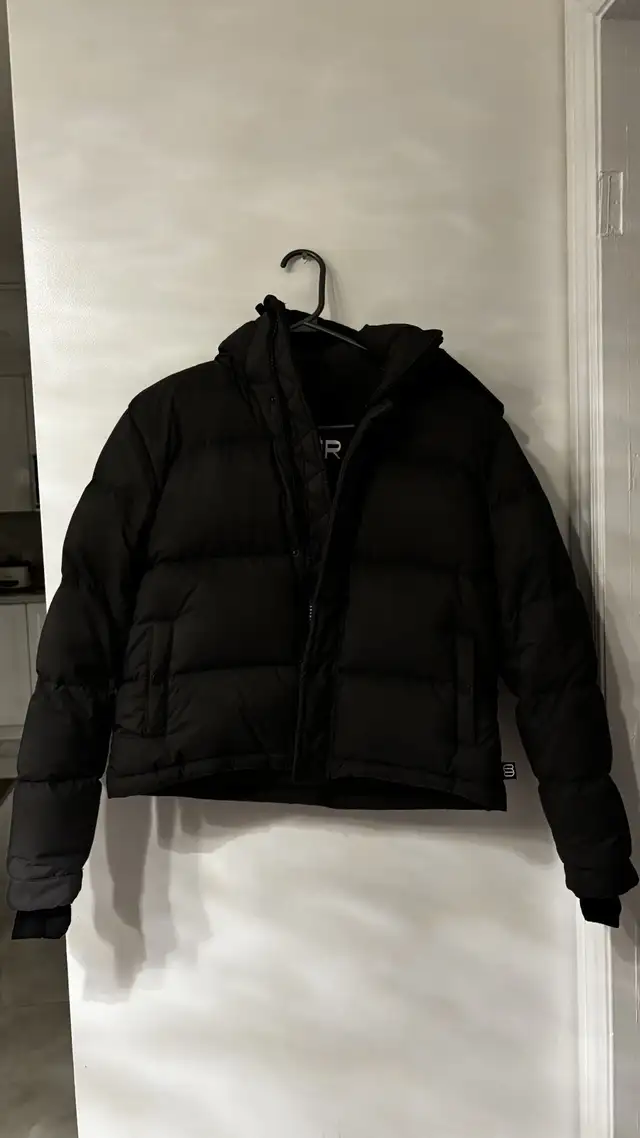 Brand new Aritzia Superpuff XS in Women's - Tops & Outerwear in City of Toronto - Image 4