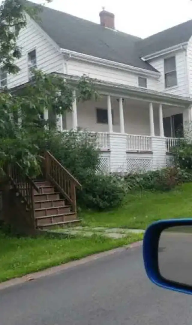 QUIET NON-SMOKING Room with Private Bath