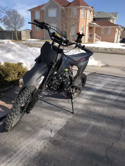 125cc 2021 fully modded new carb new tires and tubes back and front new shift lever back breaks work...