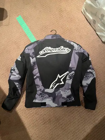 Woman’s Alpine star motorcycle jacket size small in really good, View more