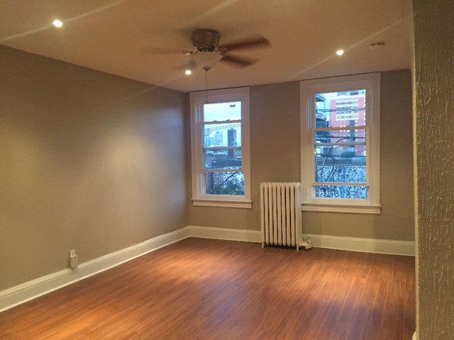 Downtown 4 Bedroom 3rd floor apt in Prime Little Italy Location in Long Term Rentals in City of Toronto - Image 4