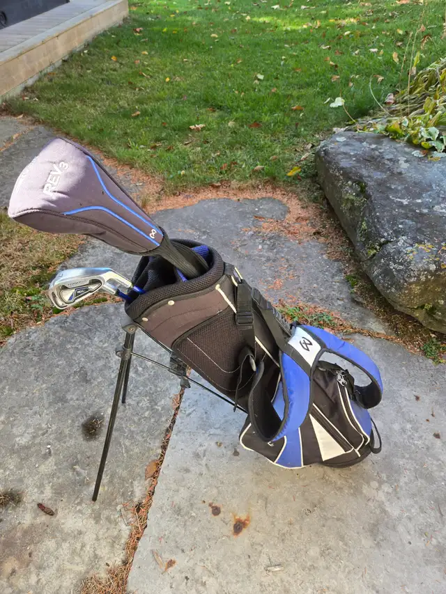 Maxfli Jnr Golf Clubs + Bag in Golf in Oakville / Halton Region - Image 2