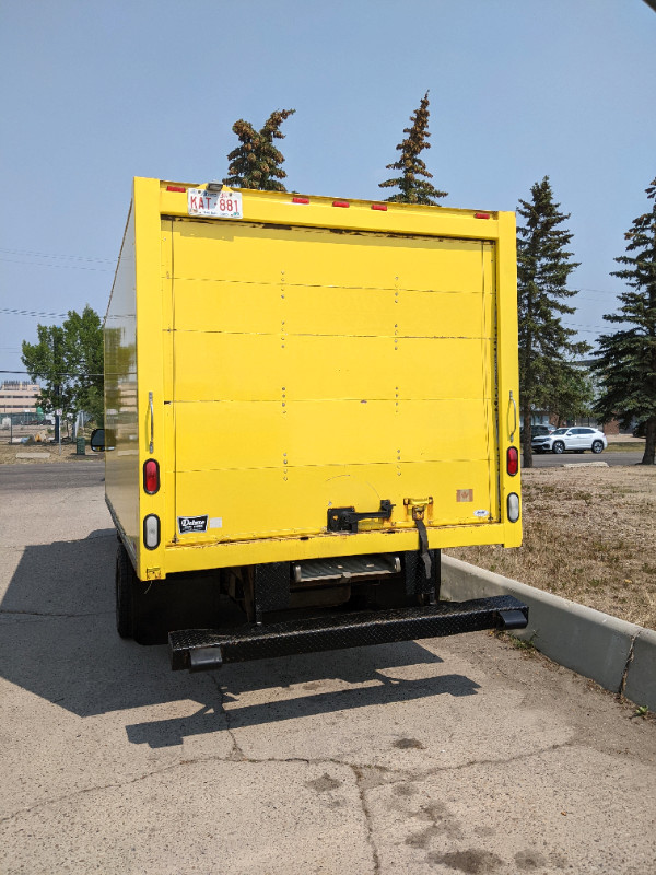 2003 Ford E-450 Delivery Truck in Cars & Trucks in Edmonton - Image 4