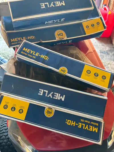 New! I have 4 control arms for Audi a4 it can fit multiple cars. Text