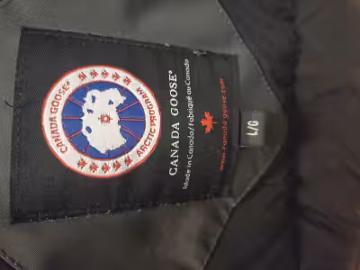 If you see ad, its available 100% authentic Canadian goose worned , kept in my closet -Strong materi...