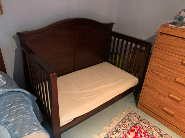NEW/UNUSED - CONVERTIBLE CRIB W/MATTRESS in Cribs in Downtown-West End
