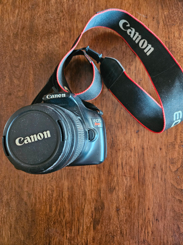 Canon Eos Rebel T3 camera in Cameras & Camcorders in Regina