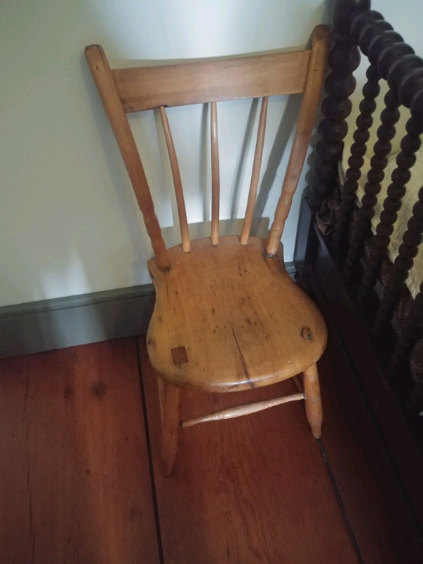 Primitive Pine Chair in Arts & Collectibles in Napanee