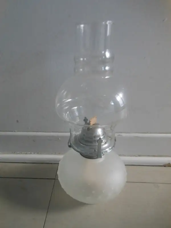 Glass Oil Lamp or Oil Lamp-Flare top in Arts & Collectibles in City of Montréal - Image 2