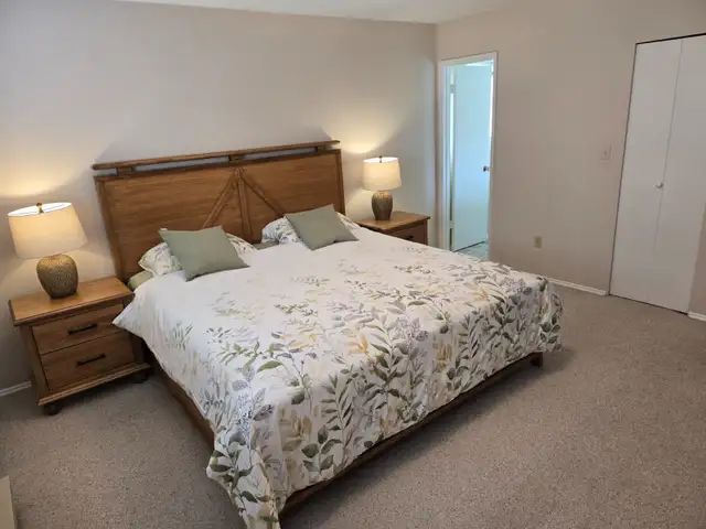 Fully furnished 3 bedroom home 1900 Sf. Downtown Sidney BC in British Columbia in Canada - Image 9