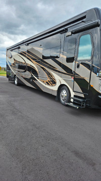 2019 Fleetwood Discovery 40D